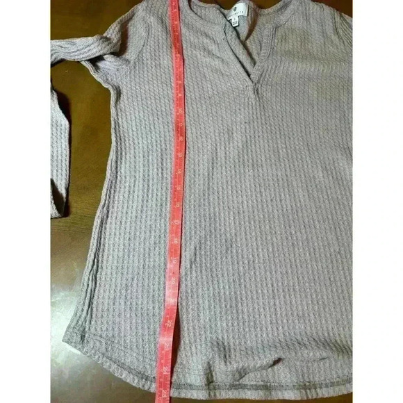 Socialite v neck long sleeve shirt size small perfect for layering in winter - Picture 4 of 6